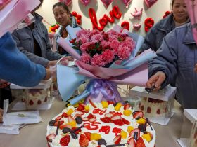 必威官方网站（中国）有限责任公司
举办三八妇女节活动